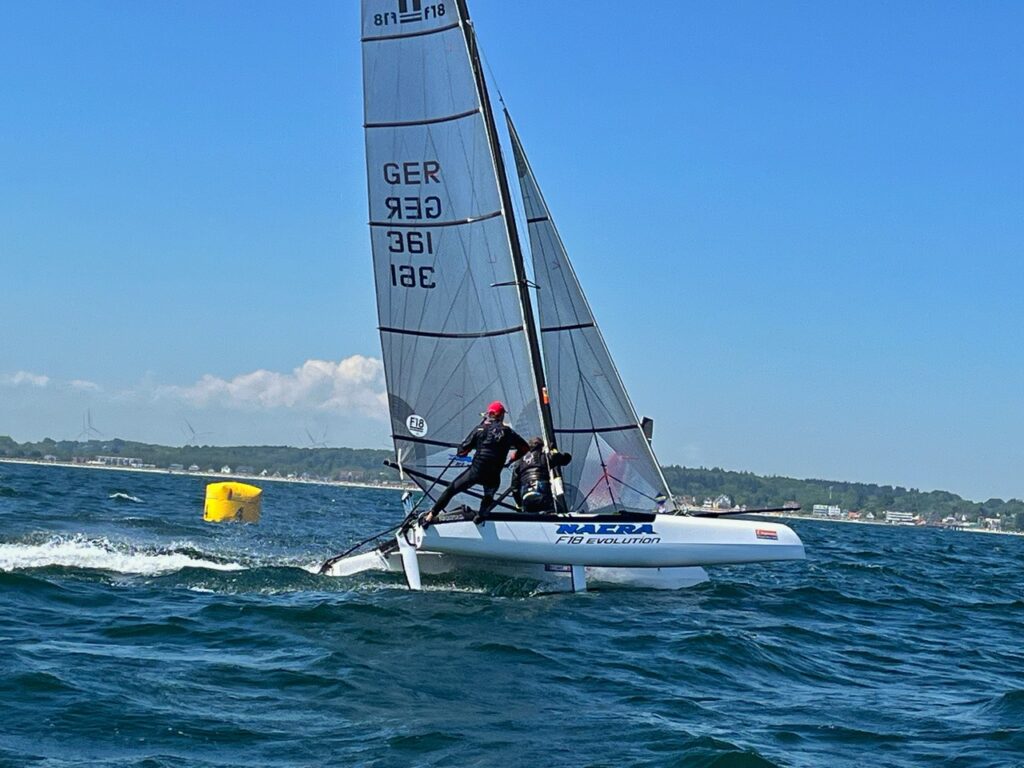 Gberaucht Katamaran: Nacra F18 Evolution
